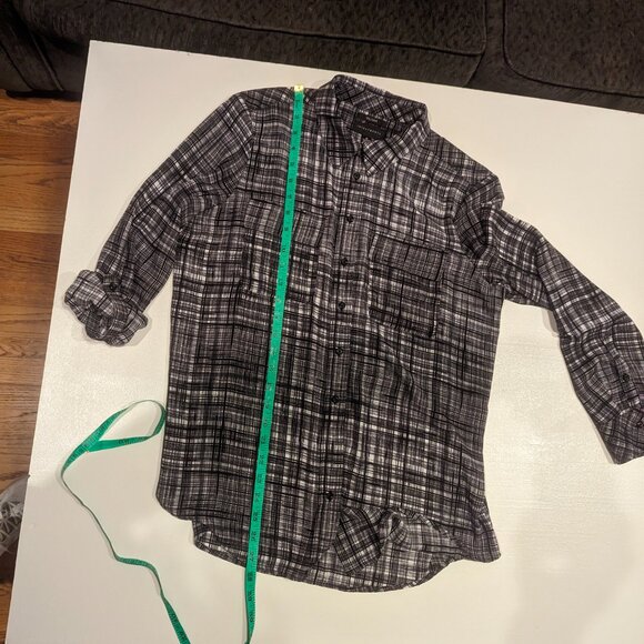 Olivia Investment Size Small (But more like a large) Black/White Blouse - Picture 13 of 14